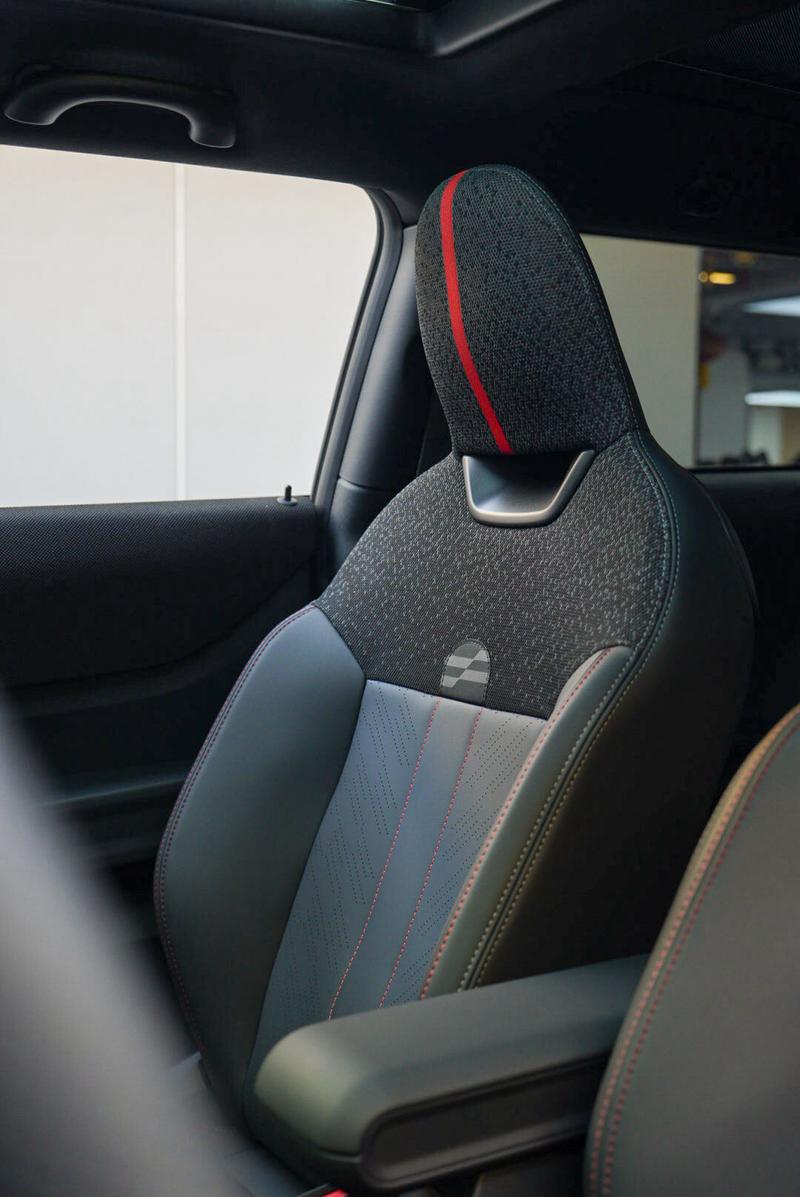 Mini Mini JCW, 2025 — фото 7 из 12