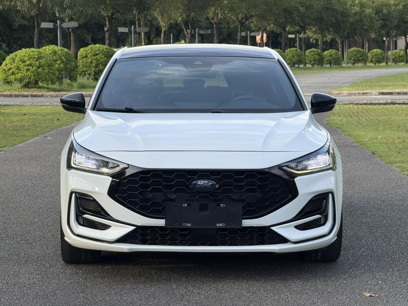 Ford Focus, 2022 — фото 2 из 12