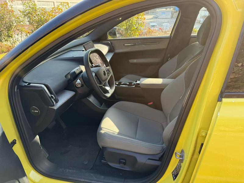 Volvo EX30, 2024 — фото 8 из 10