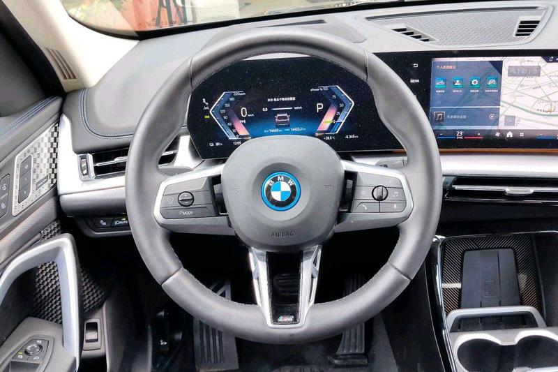 BMW iX1, 2024 — фото 8 из 12