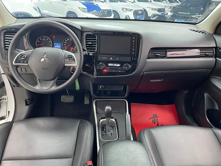 Mitsubishi Outlander, 2022 — фото 9 из 9