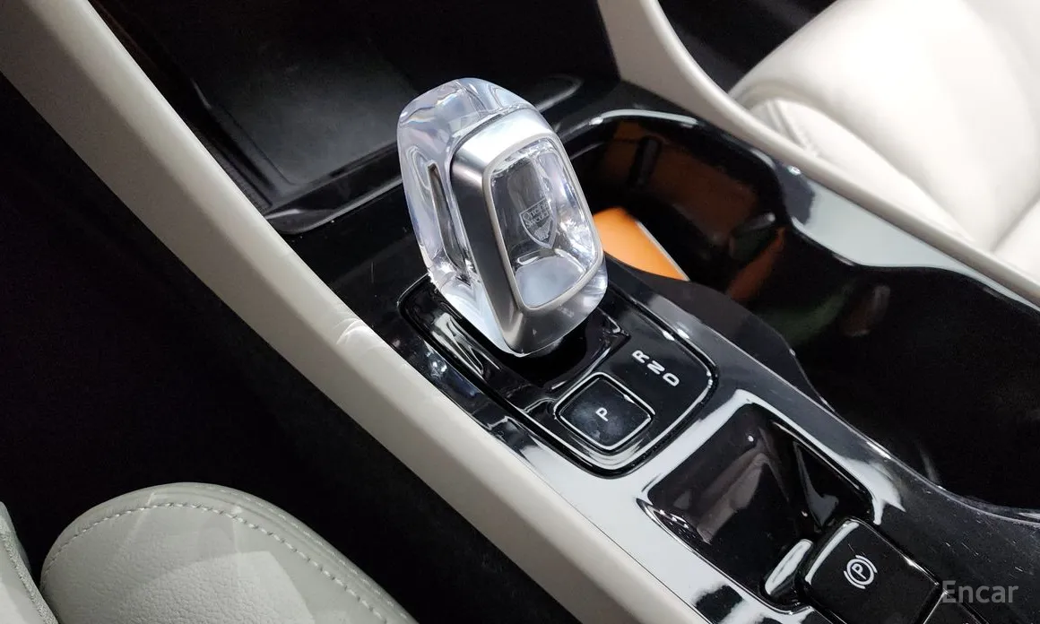 Volvo XC40, 2025 — фото 9 из 12