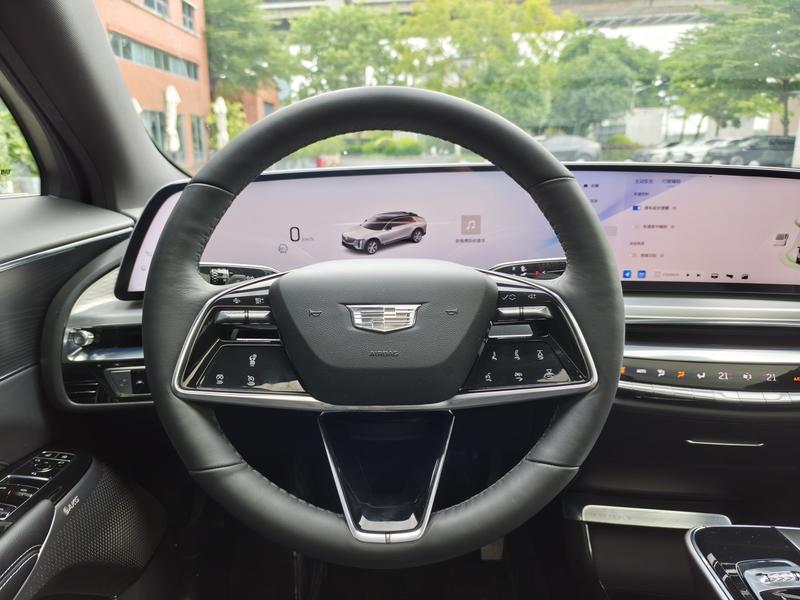 Cadillac Lyriq, 2023 — фото 11 из 12