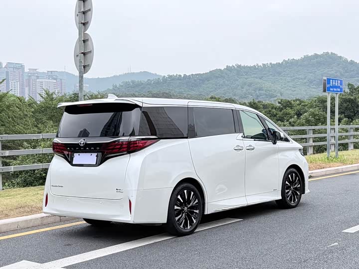 Toyota Alphard, 2023 — фото 6 из 9
