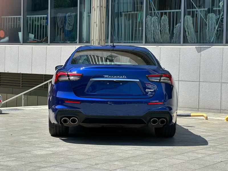 Maserati Ghibli, 2022 — фото 5 из 10