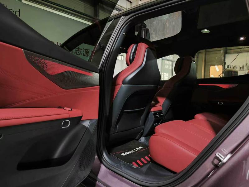 Lynk & Co 07 EM-P Hybrid, 2025 — фото 10 из 12