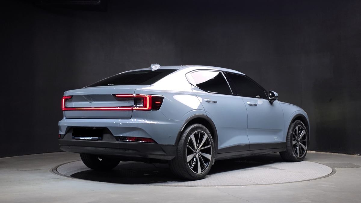 Polestar 2, 2022 — фото 2 из 12