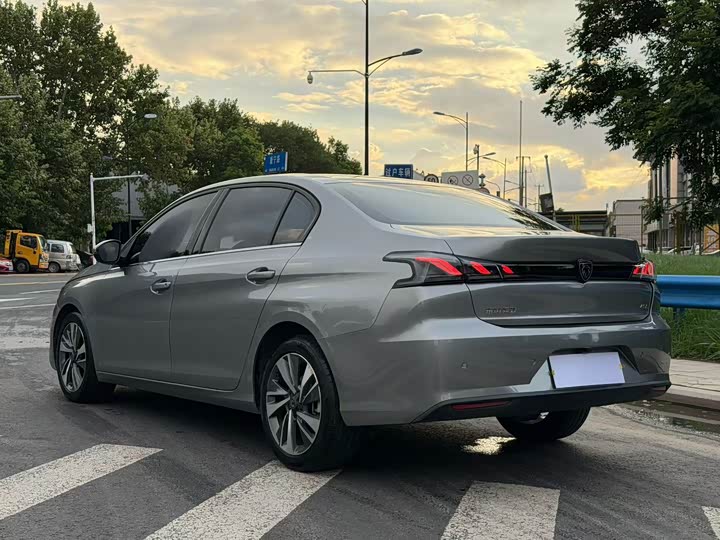 Peugeot 408, 2022 — фото 5 из 9