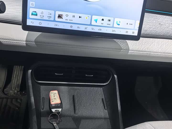 BYD Seal 05 DM-i Hybrid, 2024 — фото 5 из 9