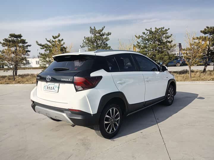 Toyota Yaris L Hatchback, 2022 — фото 3 из 9