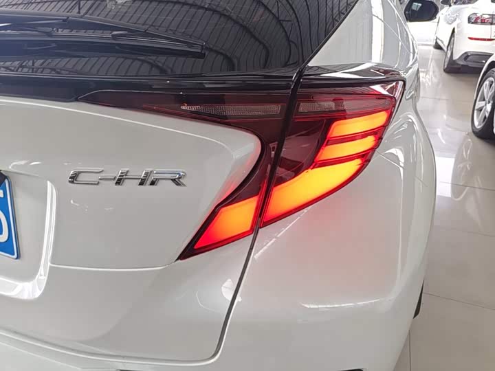 Toyota C-HR, 2022 — фото 8 из 9