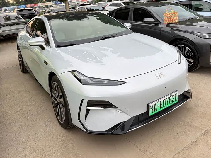 Geely Galaxy E8, 2023 — фото 3 из 9