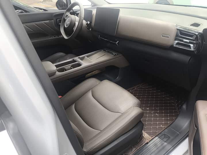 Wuling Starlight 730 Hybrid/EV, 2025 — фото 2 из 9