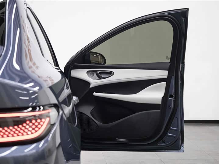BYD Seal 05 DM-i Hybrid, 2024 — фото 6 из 9