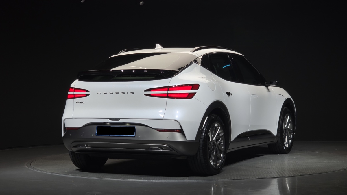 Genesis GV60, 2023 — фото 2 из 12