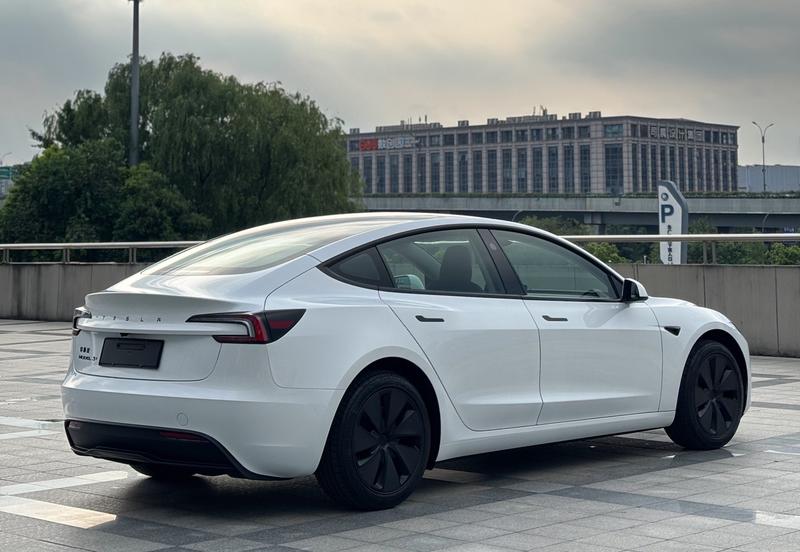 Tesla Model 3, 2026 — фото 6 из 11