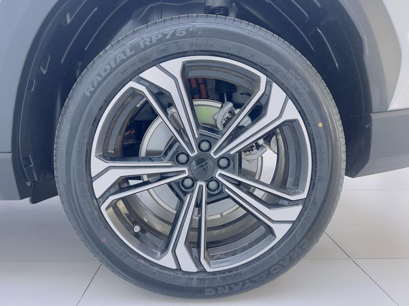 Geely Galaxy L7, 2024 — фото 11 из 12