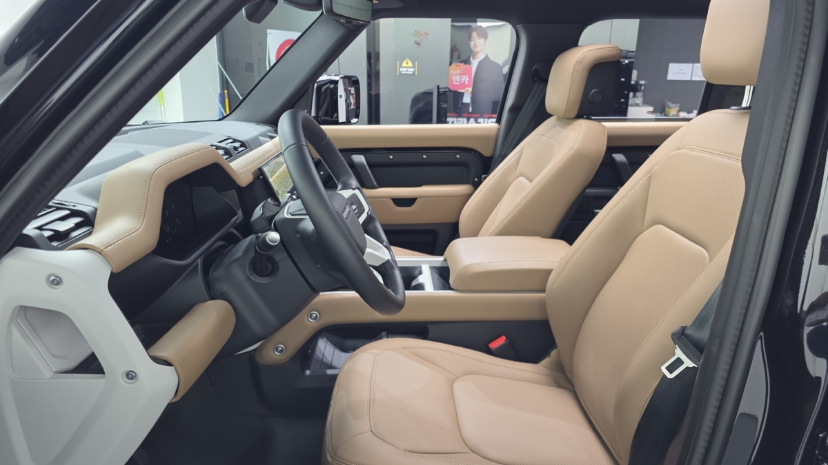 Land Rover Defender, 2025 — фото 3 из 12