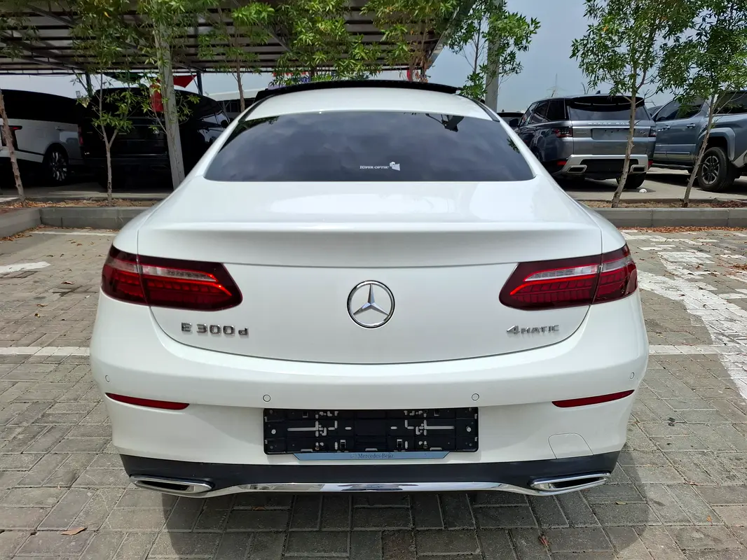 Mercedes-Benz E-Class, 2023 — фото 5 из 10