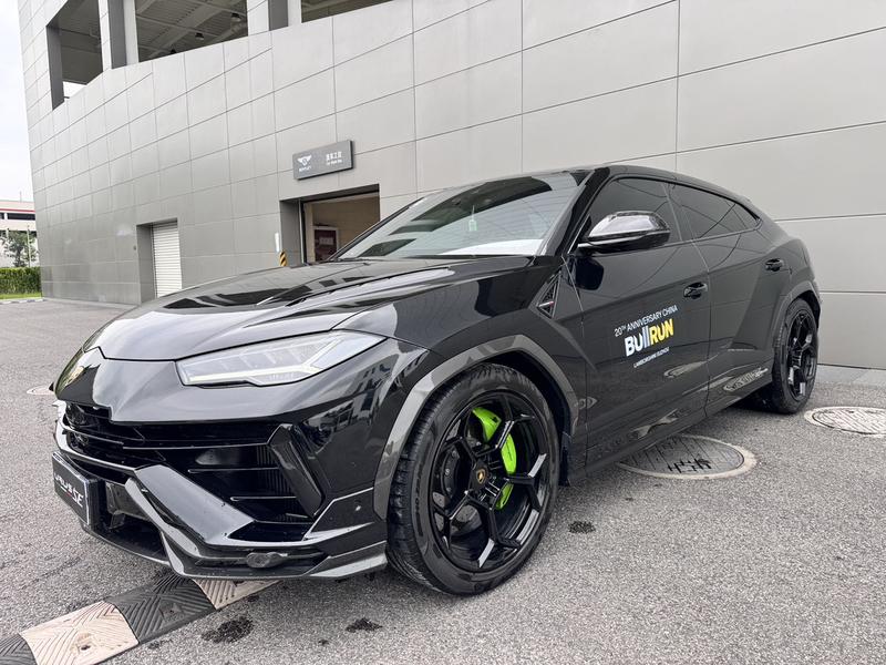Lamborghini Urus, 2023 — купить в Москве под ключ