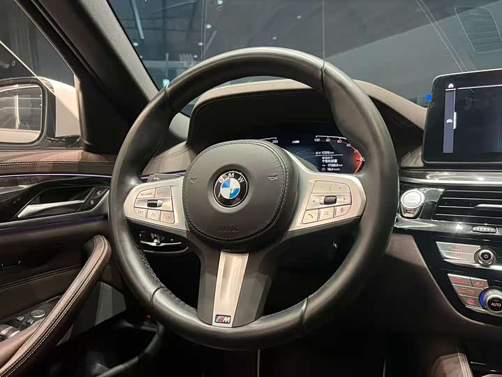 BMW 5 Series, 2023 — фото 8 из 9