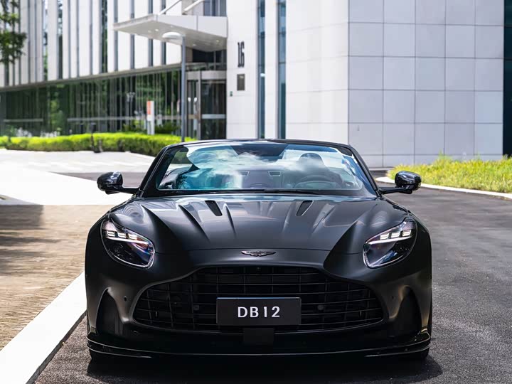 Aston Martin DB12, 2025 — фото 2 из 9