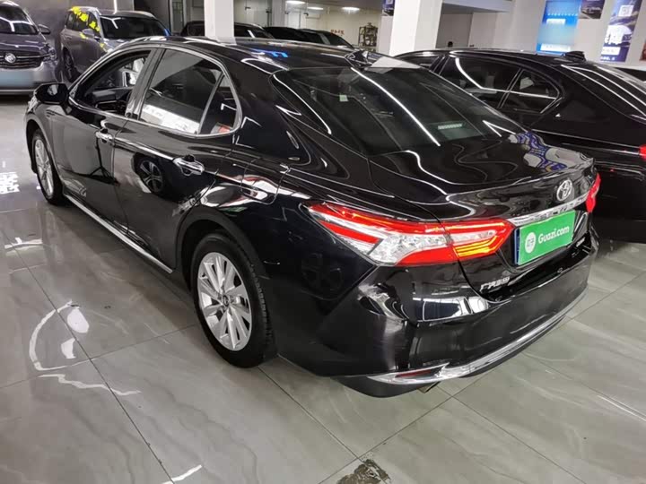 Toyota Camry, 2023 — фото 5 из 9