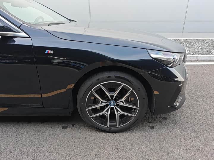 BMW i5, 2025 — фото 7 из 9
