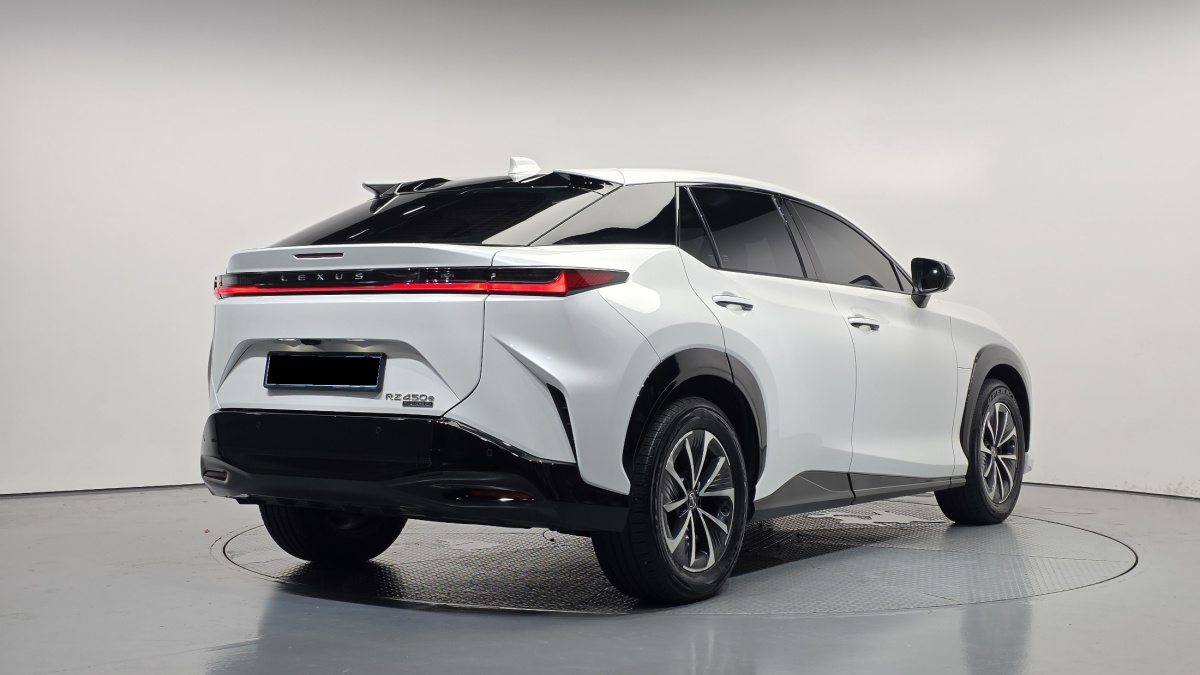 Lexus RZ, 2023 — фото 2 из 12