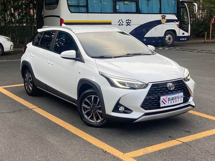 Toyota Yaris L Hatchback, 2022 — фото 3 из 9
