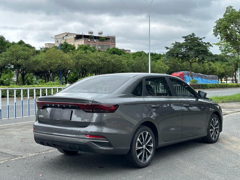 Geely Emgrand, 2025 — фото 6 из 10
