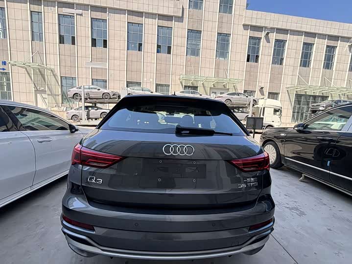 Audi Q3, 2023 — фото 6 из 9