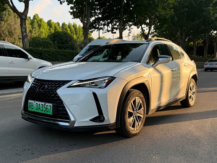 Lexus UX Hybrid, 2022 — купить в Перми под ключ