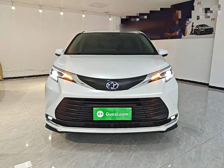 Toyota Sienna, 2023 — фото 3 из 9