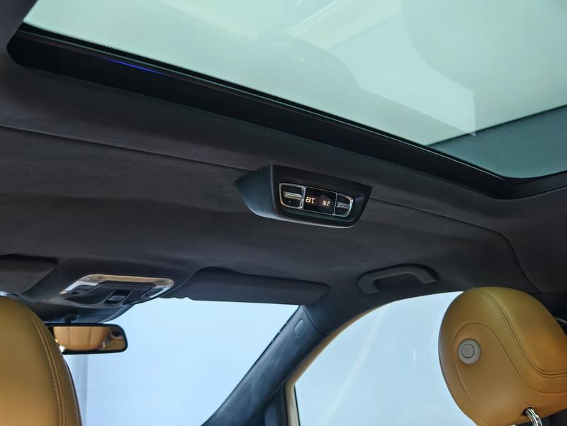 Mercedes-Benz V-Class, 2022 — фото 11 из 12