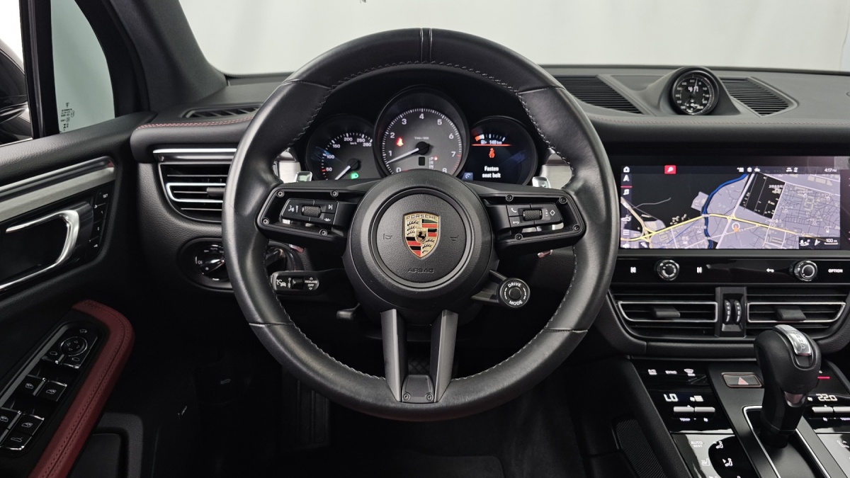 Porsche Macan, 2023 — фото 12 из 12