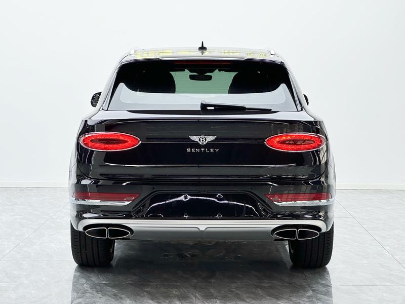 Bentley Bentayga, 2023 — фото 5 из 12