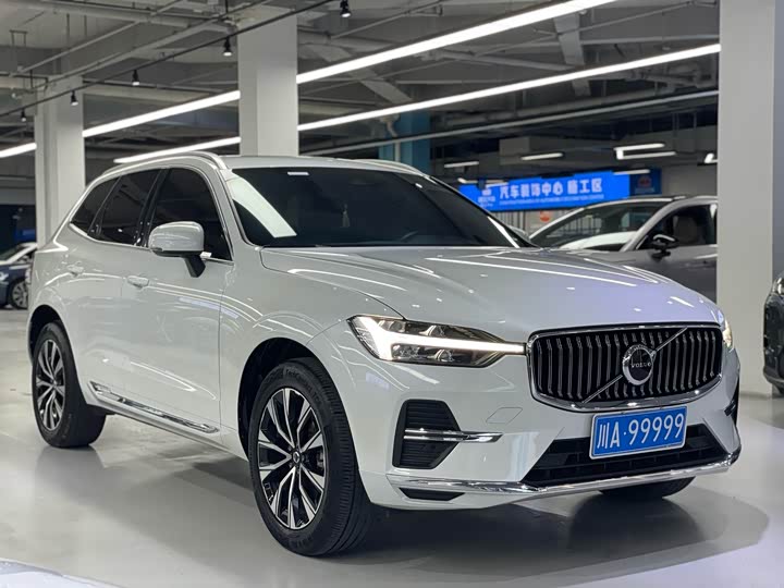 Volvo XC60, 2022 — фото 3 из 9