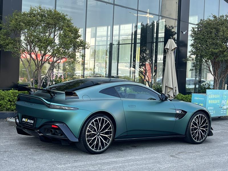 Aston Martin V8 Vantage, 2022 — фото 4 из 7