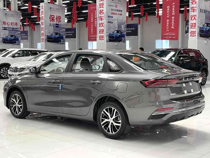 Geely Emgrand, 2025 — фото 4 из 9