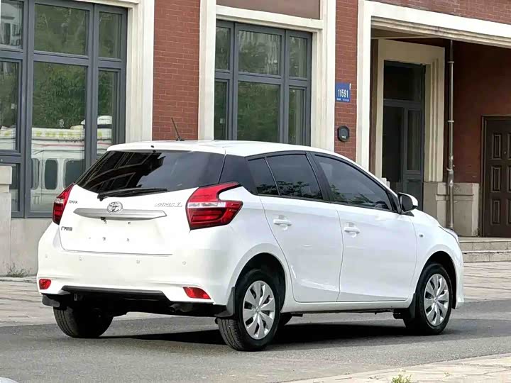 Toyota Yaris L Hatchback, 2021 — фото 4 из 7