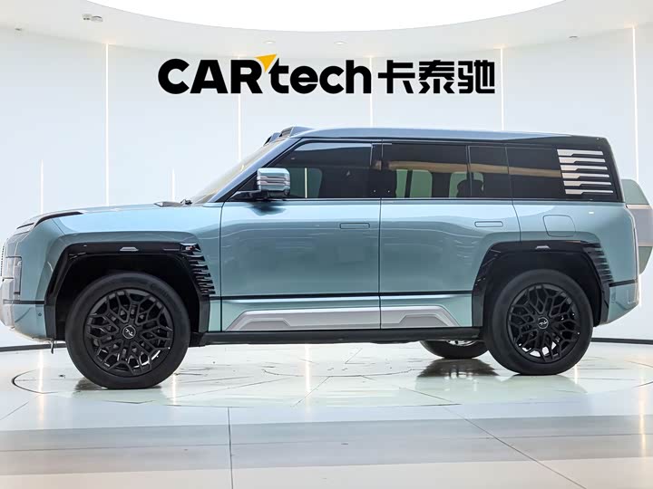 BYD Yangwang U8, 2023 — фото 9 из 9