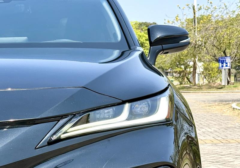 Toyota Venza, 2023 — фото 8 из 12