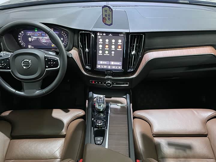 Volvo XC60, 2022 — фото 7 из 9