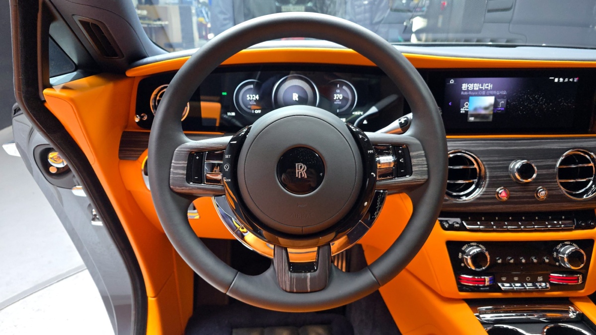 Rolls-Royce Spectre, 2024 — фото 12 из 12