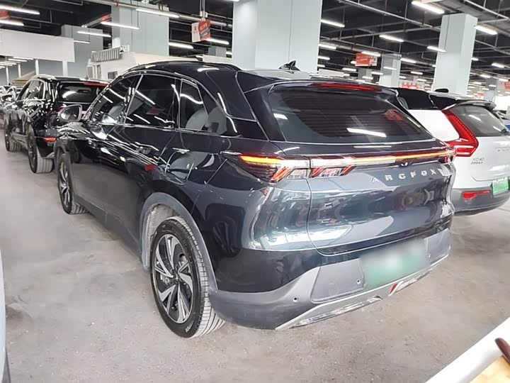 BAIC Arcfox Alpha T5, 2024 — фото 5 из 9