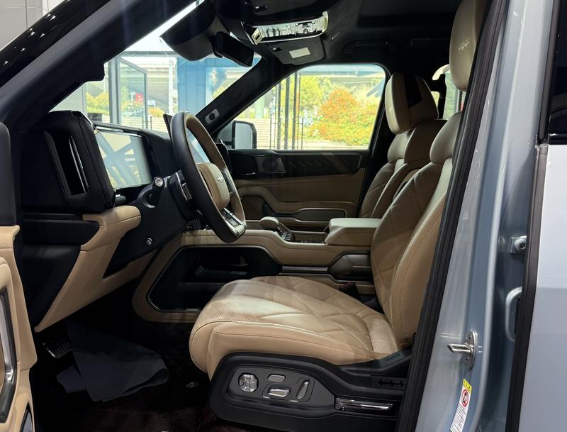 BYD FangChengBao Leopard 8, 2024 — фото 10 из 12