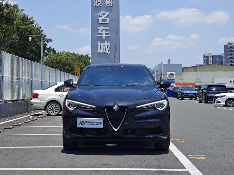 Alfa Romeo Stelvio, 2023 — фото 2 из 12