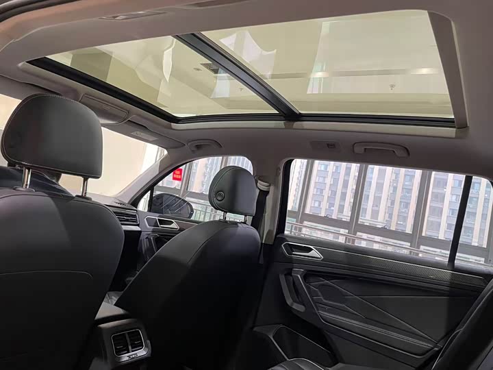 Volkswagen Tiguan L Pro, 2023 — фото 6 из 9