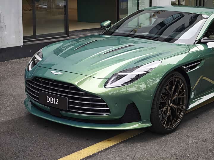 Aston Martin DB12, 2024 — фото 8 из 9
